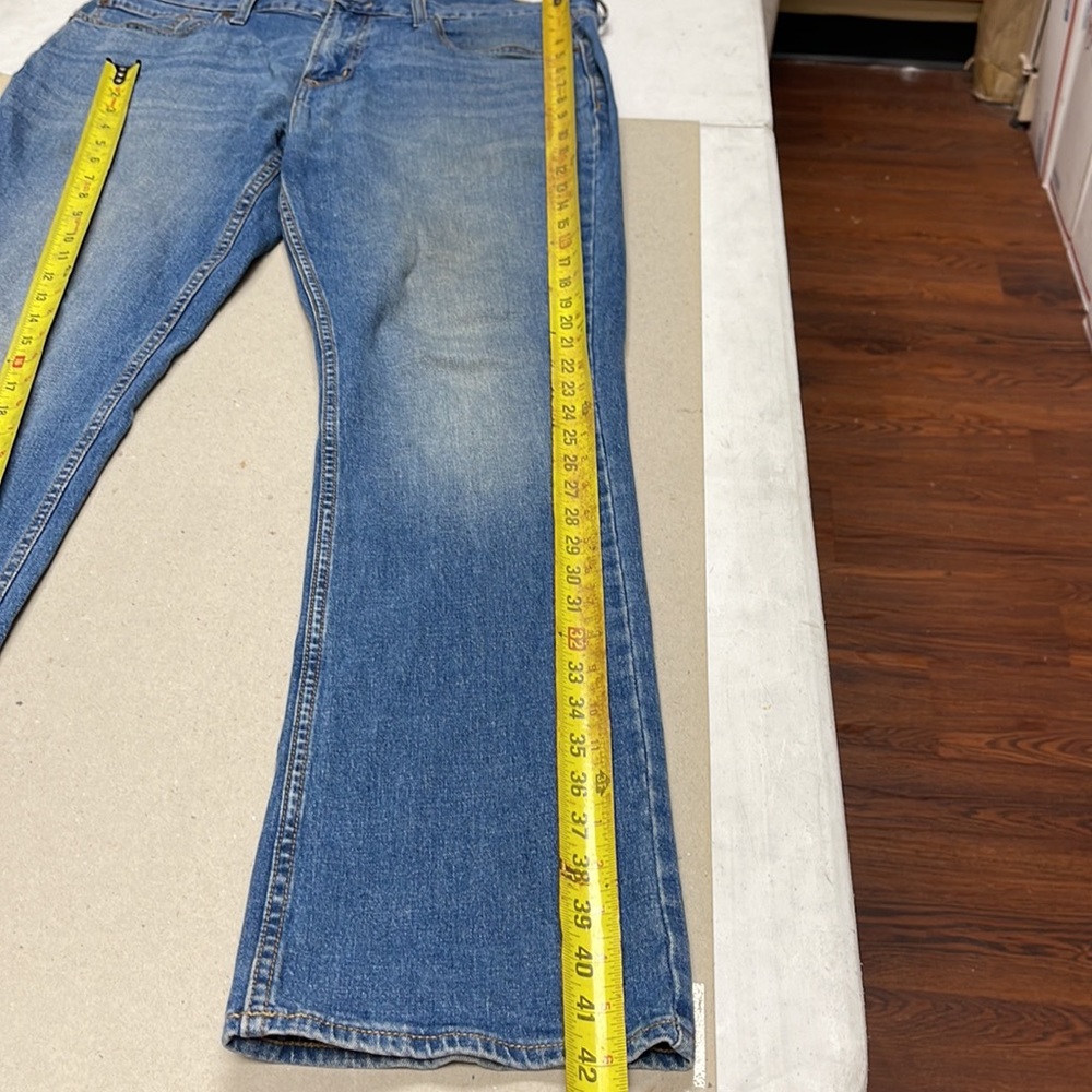 Old Navy Blue Jean 34  x 32, Deep pockets - Picture 4 of 9
